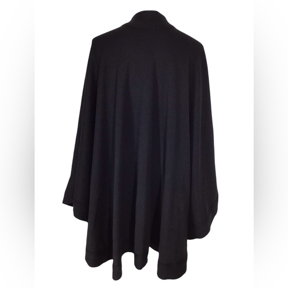 Bloomingdale’s Fine Merino Wool Made In Italy Open Front Poncho Shawl On… - Picture 6 of 9